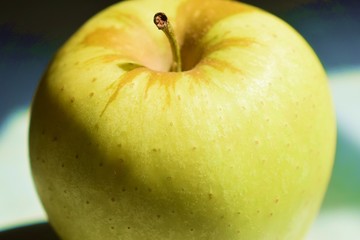 green apple under sunlight