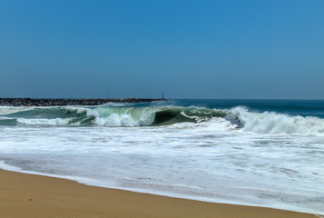 waves crashing on the shore at the beach