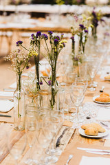 Decoration of the centerpieces of a wedding with the cutlery and vintage details.