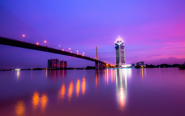 Naklejka premium Bangkok: 14 September 2017, Twilight Evening, Chao Phraya River (Rama IX Bridge) is beautiful in nature. Popular people exercising or doing activities together, Thailand