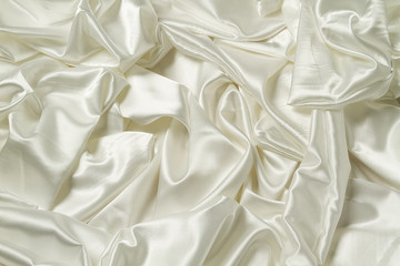 Suave seda blanca de edredón