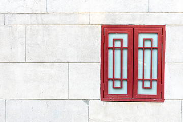 Obraz premium red Chinese window on the brick wall