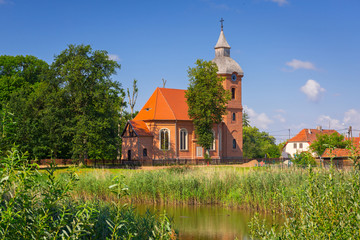 Obraz premium Beautiful brick church in country side near Morag, Poland