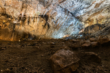 Fototapeta na wymiar Cave of Valporquero. The Cave of Valporquero is located on the southern slope of the Cantabrian Mountains, north of the Province of León