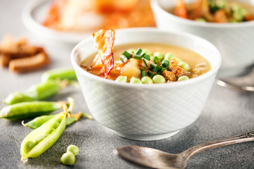 Pea  soup with bacon