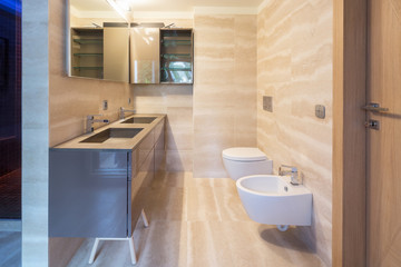 Modern apartment bathroom with fine finishes