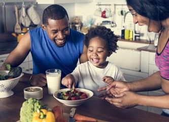 Black family eating healthy food together - obrazy, fototapety, plakaty