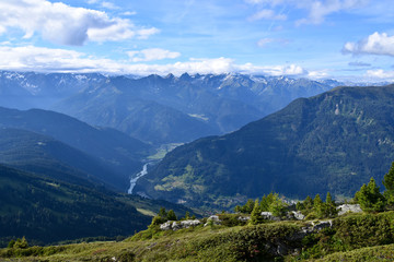 Fototapeta na wymiar Landschaft - Alpen