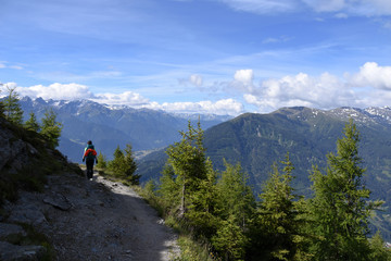Fototapeta na wymiar Die Alpen Rufen. Trekking concept. Tourismus in Deutschland, Österreich und Italien