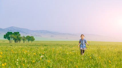 Fototapeta na wymiar A girl playing on the prairie