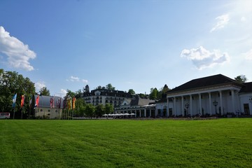 Kurhaus und Park in Baden-Baden Stadt in Deutschland im Sommer 