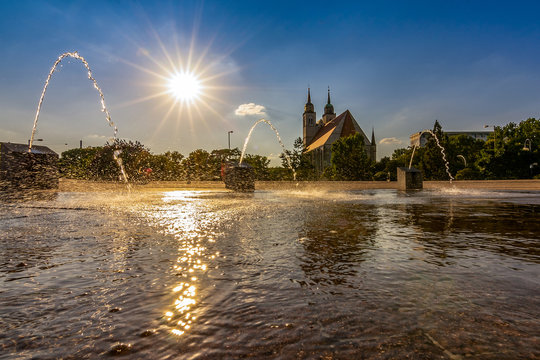 Wasserspiele am Elbufer Magdeburg