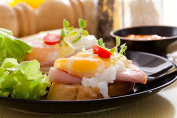 Eggs Benedict