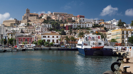 Fototapeta na wymiar Hafen Eivissa auf der Insel Ibiza