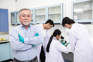 Obraz premium Senior lab technician portrait.