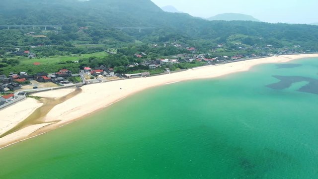 ドローン空撮 夏のビーチ 海側から