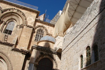 The bottom view of the bells, domes and other works of religious architectural art on the streets of the old part of the city.