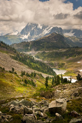 Obraz premium Hiking the Chain Lakes Trail, Mt. Baker, Washington. One of the most beautiful hikes in the Pacific Northwest is the Chain Lakes Trail near Artist Point in the Mt. Baker National Forest.