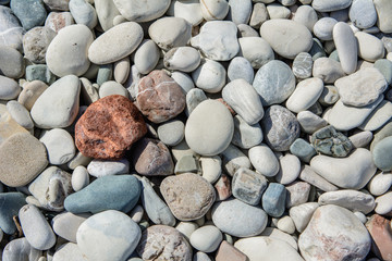 Kolorowe kamienie na plaży © Agnieszka