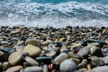 Kamienie i woda, kamienista plaża © Agnieszka