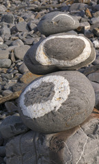  stones with white circles in a stack