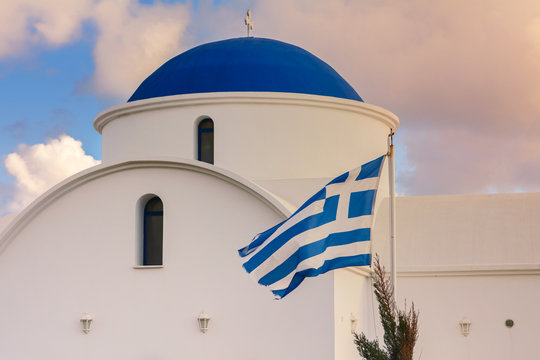 Kości&oacute;ł w stylu greckim, zach&oacute;d słońca, St. Nicholas Church Paphos, Cyprus