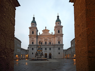 Fototapeta na wymiar Salzburg cathedral and its square at twilight