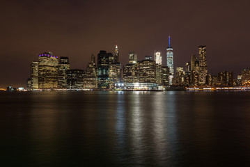 Obraz premium Skyline of downtown Manhattan by night, New York, United States of America
