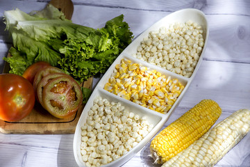 cobs and grains of raw corn