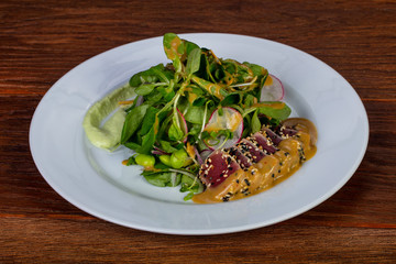 Tuna salad with beans