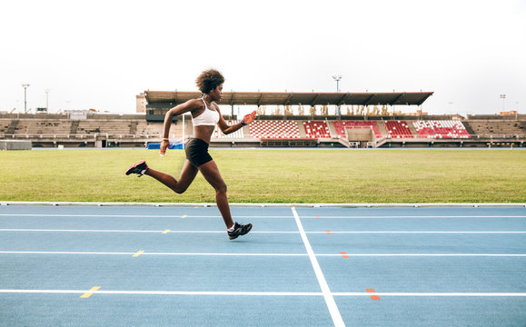 Black athlete woman on a race track