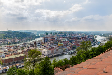 Passau Panorama mit Sicht auf den Dom St. Stephan und die Altstadt
