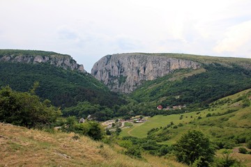 Obraz premium Road to Turda Gorge - Cheile Turzii and the entrance