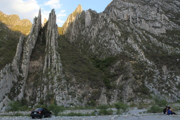 tarde en las montañas
