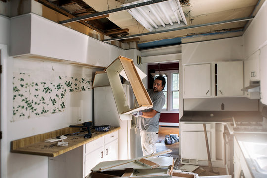 Kitchen: Pulling Down Cabinet Boxes