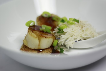 King Scallops with a Honey Glaze Sauce 