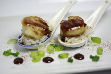 King Scallops with a Honey Glaze Sauce 