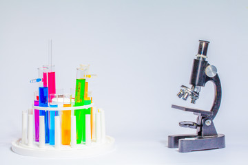 Learn about science in a laboratory using a combination chemistry. Try it in a glass tube and microscope.