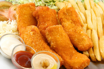 Chicken nuggets with fries & ketchup