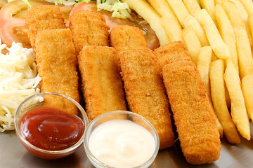 Chicken nuggets with fries & ketchup