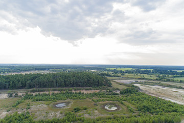 Obraz premium Luftaufnahme Kiesabbau aus der Luft in einer Kiesgrube