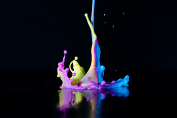 Obraz premium Dancing color ink on black background