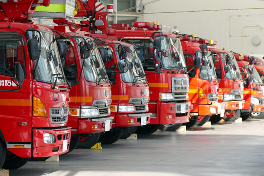 消防車 の画像 42 299 件の Stock 写真 ベクターおよびビデオ Adobe Stock