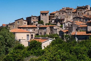 Fototapeta na wymiar Landscape view of Sermoneta village in the mountains surrounded by nature.