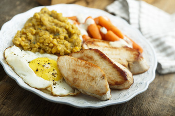 Fried turkey with lentils, egg and baby carrot