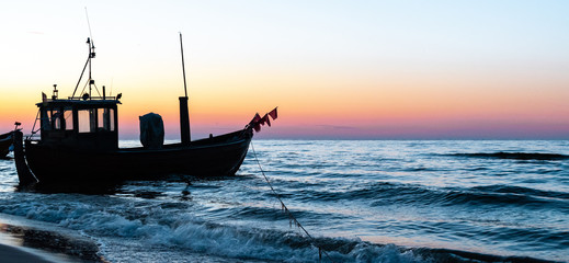 Fischerboot in der Abenddämmerung