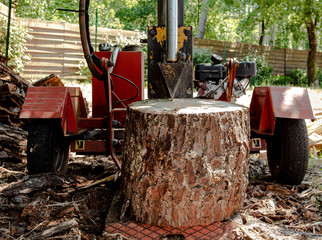 Hydraulic wood splitter