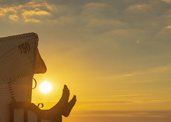 Entspannung im Strandkorb - Sonnenaufgang
