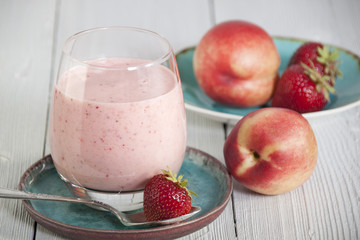 Smoothies of strawberry and nectarines with yogurt