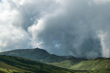 Obraz na płótnie Canvas clouds roll over the mountains